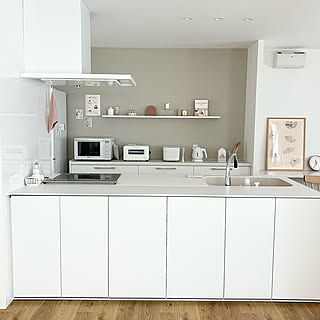 「やさしい淡色に包まれて。動作も気持ちもクリアになる、機能的なホワイトキッチン」 by moeさん