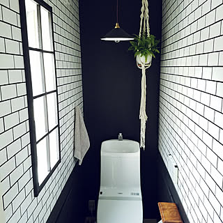 黒と白が作りだす魅力!モノトーンインテリアをトイレでも