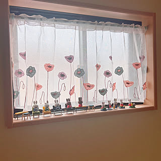 目隠しできてイメージもアップ♪3COINSのカーテンで作る明るく心地よい空間