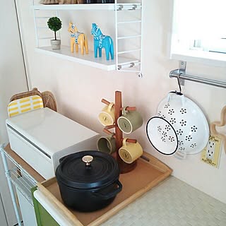 キッチンと料理を彩るSTAUB(ストウブ)のある素敵なインテリア