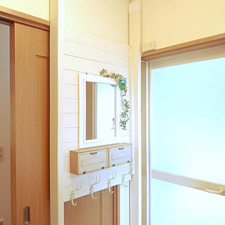 ドレッサーがなくてもこんなに便利に♡コンパクトなメイクスペースの実例集