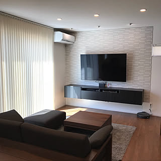 まるで映画に出てくるお部屋みたい♡壁掛けテレビの実例集