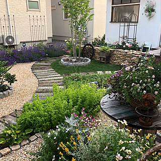 コツコツ時間をかけて手に入れる喜び♡DIYで愛情込めた手づくりの庭