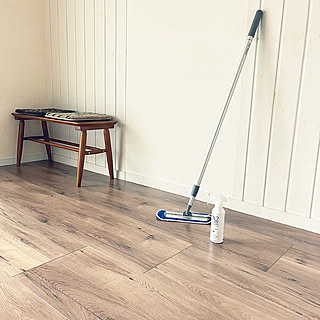アイテムを上手に取り入れて!サラサラな床をキープする掃除方法