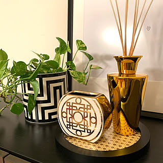 リッチで上品な輝きが魅力的♡インテリアに取り入れたい、ゴールド雑貨