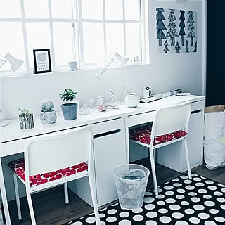 どんな部屋にもぴったり!IKEAのデスクの活用術