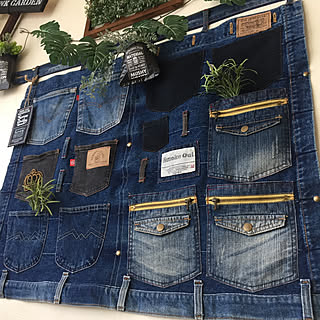 お気に入りが生まれ変わる!洋服をインテリアアイテムにリメイクする方法