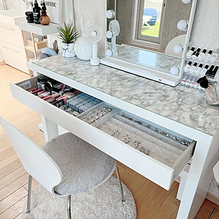 毎日のメイク時間がもっと楽しくなる。おすすめドレッサー6選