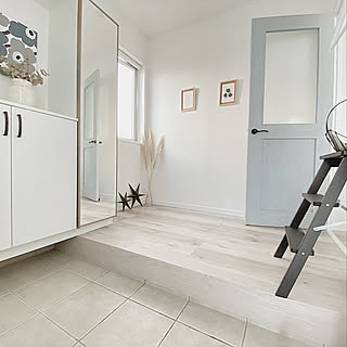 帰宅してすぐに目に入る場所だから☆ホッとできる玄関コーディネート実例