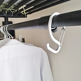壁に貼り付けたり引っ掛けたり!ダイソーのフックを活用した実例をご紹介