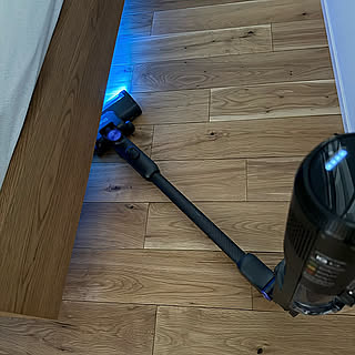 「ベッドやソファ下も楽々！Sharkの自動ゴミ収集ドック付クリーナー 」by nn-home さん