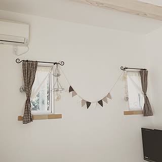 小窓は自由なキャンバス♪飾り方や便利な使い方アイデア