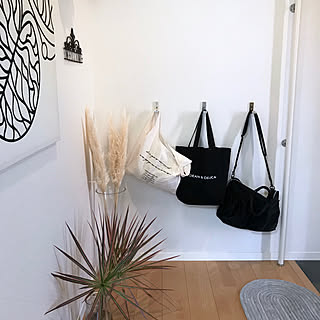 空間のアクセントにもなる☆IKEAのフックでスマートに収納