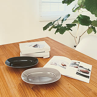気負わず日常に寄り添う。美しくあたたかいイイホシユミコさんの器たち