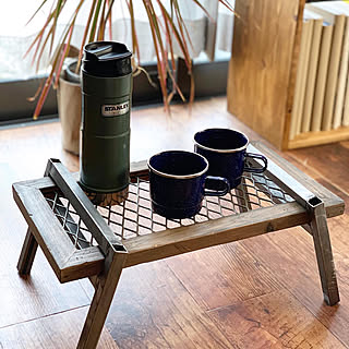 小さいけれど優秀♡インテリアに合わせて選ぶミニテーブル