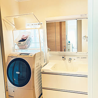 狭いスペースでも邪魔にならない！洗濯カゴの置き方・置き場所実例