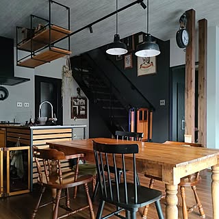 【写真でルームツアー】BLACK & WOODで統一されたアンティークショップのような空間。Atelier_tamakiさんのお家をご紹介!