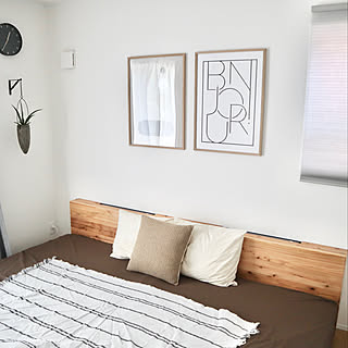 インテリア性も機能性もUP！ベッド周りを快適にするヘッドボードのDIY実例