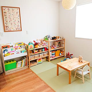 お部屋に木のぬくもりを！大人も子どもも使える無印良品のパイン材テーブル