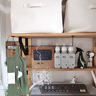 洗濯機上の棚はどうする？空間を活かしてランドリールームが好きになる実例