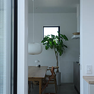 【写真でルームツアー】素材のかけ算を楽しむ、シンプルで洗練された空間。______tnoieさんのお家をご紹介！