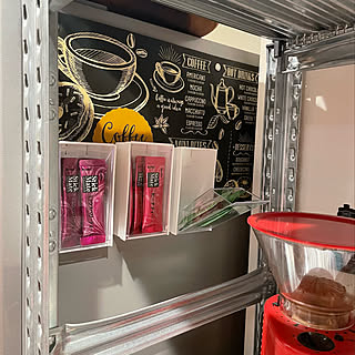 ペタッと付いてパカッと開く♪100均「マグネットスイングケース」活用実例