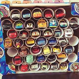 トミカの収納にお困りの方必見!DIYの棚やおすすめケース