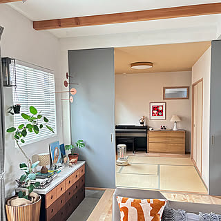 「すっきり空間をレトロな彩りで満たして。温故知新なミックススタイル」 by h_kiwさん