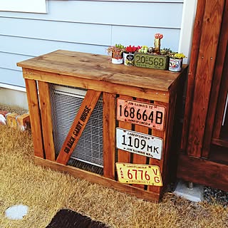 室外機をカバーでオシャレに変身させる、ユーザーのDIYリメイク術♡