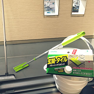 きれいで快適なスペースに♪効率的に汚れを落とす、ベランダの掃除方法