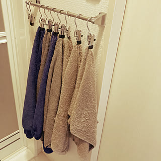 脱衣所や洗面所を圧迫しない！かさばる「バスタオル」の収納アイデア