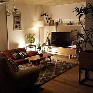お部屋が広く見える床生活！ニトリアイテムで作るロースタイルインテリア