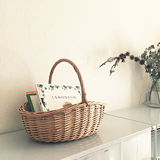 お出かけだけじゃなくてお部屋でも！かごバッグの活用術