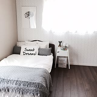 寝室で大活躍!IKEA商品でベッドサイドをコーディネート