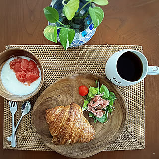 カフェ風プレートからDIYアイデアまで♪暮らしの幅が広がる無印良品のアカシア食器を使った実例6選