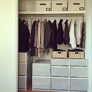 ニトリや無印良品を活用!クローゼットを上手に収納する術