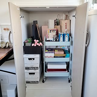 詰め込むだけはもう卒業！出し入れしやすく使いこなす納戸収納のアイデア