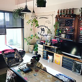 「35m2。心地よいごちゃつき感♪好きが詰まったアメリカンポップなお部屋」 連載:ワンルーム1Kの暮らし by ka-zu23さん