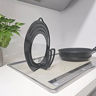 【高コスパアイテム】調理中の悩みを解決!ニトリの「立ってたたんで収納できる兼用蓋」 by love1017さん
