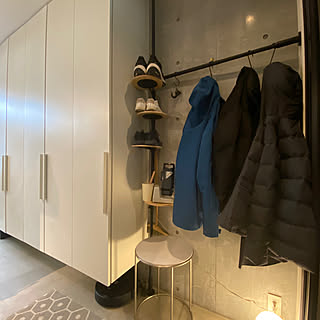 つっぱり棒がハイセンスな収納や照明になる！DRAW A LINEがある暮らし