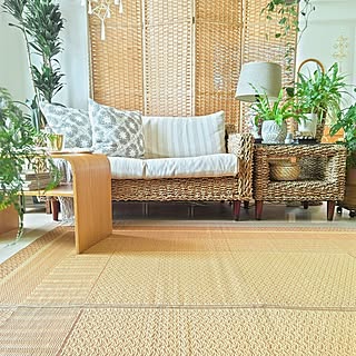 足元から涼しく快適に♪お部屋の雰囲気に合わせた夏用ラグのコーディネート