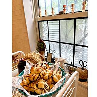 ダイソーのガラスシートで、自宅のガラスを思いどおりの仕様に変える！ユーザーさんのDIYアイデアをご紹介