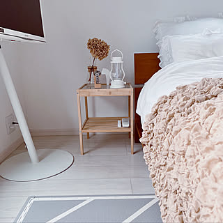 【みんなが選んだ！】ベッドサイドで使える♪「サイドテーブル・ナイトテーブル」3選