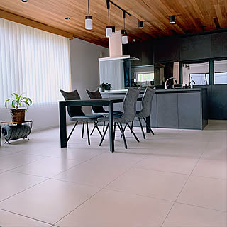 RoomClipユーザーさんの実例に学ぶ。床掃除をしやすくする10の工夫