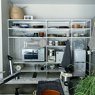 暮らしに合わせてカスタマイズ♪ラックを使ったキッチン背面収納