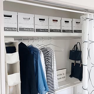クローゼットですっきり収納!100均グッズの上手な使い方