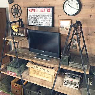 インダストリアルな魅力がインテリアにマッチ☆脚立を使ったDIY棚