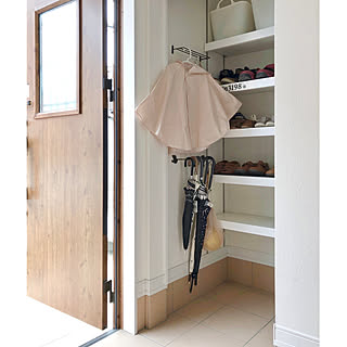 かさばる傘、長靴、レインコートもすっきり！レイングッズの収納アイディア