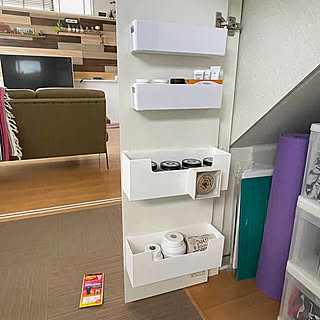 100均のアイテムで見やすく整理整頓☆扉の裏を使った収納