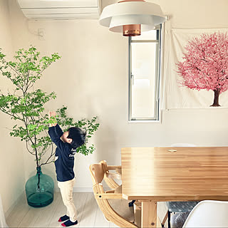 アンティークな風情を楽しむ。デミジョンボトルのある空間